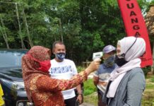 Nanang Beserta Istri, Pantau dan Berikan Apresiasi Tim Gugus Tugas Yang Mendirikan Posko Covid 19 Di Gerbang Desa Way Galih