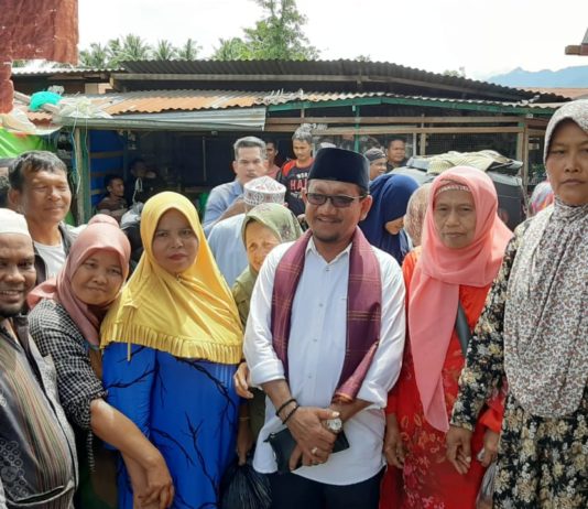 Zubeir Lubis Sapa Pedagang dan Pengunjung Pasar Baru Panyabungan