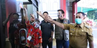 Cocokan Data Pemilih, Komisioner KPUD Datangi Rumah Bupati Lamsel