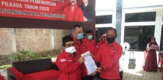 UMUMKAN SURAT PEMECATAN KETUA DPC PDIP