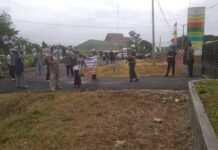 Puluhan Orang Lakukan Aksi Unjukrasa Diskriminasi Hukum