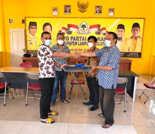 Lagi, Ketua DPD Golkar Lamsel Hibahkan Barang Inventaris.