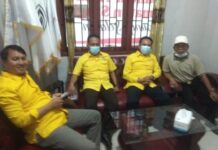 Tiga Anggota Dewan Lamsel Berikan Bantuan Sosial 53 KK Korban Angin Puting Beliung