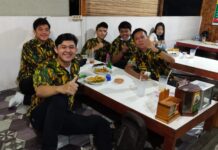 AMPG Lamsel Berbagi Takjil Berbuka Puasa Untuk Masyarakat Sidomulyo