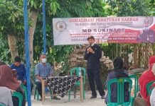 Giliran Anggota DPRD Lamsel Made Sukintre Sosialisasi Perda Sampah