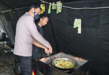 Brimob Polda Lampung Siapkan Takjil dan Makan Sahur Bagi Pemudik