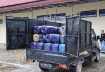 *MEMBAWA 37 JERIGEN (1.221 liter) SOLAR SUBSIDI NELAYAN DIAMANKAN*