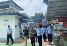 Kunjungi Lapas Kalianda, Plt. Kakanwil Kumham Lampung Tinjau Pelayanan Publik dan Beri Penguatan Tusi Petugas Lapas