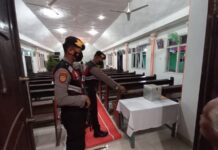 Sat Samapta Polres Pesawaran Polda Lampung Sterilisasi Gereja Santo Yohanes Negeri Katon