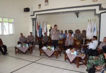 Jumat Curhat. Wakapolda Lampung, Sambangi Warga Jati Agung Lampung Selatan.