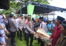 Kapolda Lampung Lakukan Dialog Interaktif dan Tatap Muka Bersama Masyarakat Desa Pulau Pahawang – Kab Pesawaran