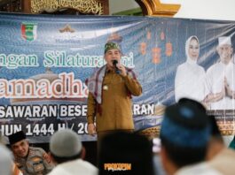 Bupati Pesawaran Berikan Bantuan Pada Anak Yatim dan Kaum Dhafa