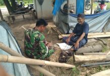 Jalin silaturahmi, Babinsa Kodim 0421/Ls Komsos Bersama Pengrajin Bambu