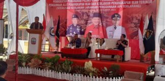 Setelah Kelompok Tani, Kini Sudin SE Bantu Nelayan Pesisir Rajabasa Lamsel Alat Tangkap Ikan