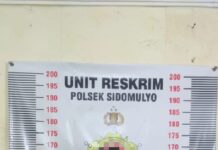 Tiga orang pelaku dan penadah hape curian di amankan Polsek Sidomulyo.