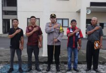 AKBP Yusriandi Yusrin beri penghargaan warga yang bantu tugas Polri gagalkan curanmor
