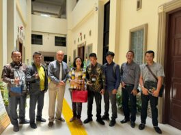 Hakim Pengadilan Hubungan Industrial sarankan mantan Karyawan & PT Wika Beton berdamai.