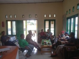 Warga datangi kantor desa Sadar Sriwijaya