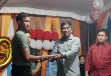 Erwin Saputra Bagikan Hadiah Buat Para Juara Lomba