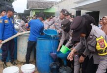 Tanggap Keluhan Warga, Polres Lampung Selatan Salurkan Air Bersih ke Desa Babatan, Katibung