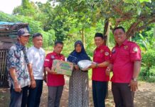 *Pengurus Relawan Ratu Prabu melakukan Jum’at Berkah dengan berbagi sembako untuk masyarakat kurang mampu*