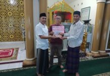 PARAS PD salurkan sodaqoh uang tunai untuk pembangun masjid Al Istiqomah.