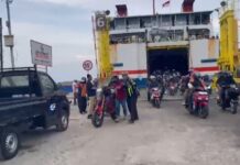 Beragam Cara Kepolisian Bantu Pemudik di Pelabuhan Bakauheni