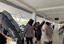 Kapolres Lampung Selatan Pantau Pengamanan Kedatangan Peserta WSL Krui Pro 2025 di Bandara Radin Intan 2 Natar