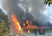 Tangis sedih pemilik rumah yang terbakar di Desa Bandar Agung.