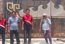 Bela Kepentingan Warga, Kades Canggung Tetap Kekeh Pagar Batas Kebun Masih Terlalu Mepet Jalan dan Ganggu Akses Warga Menuju Kebunnya.