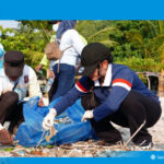 Gotong Royong Bersih Pantai Minang Rua, Zita Anjani Tegaskan Komitmen Jaga Wisata Lampung Selatan