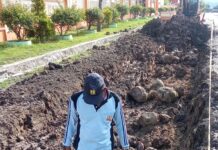 Bukan Kaleng- kaleng, Bupati Lamsel Gerak Cepat Turunkan Tim PUPR Lamsel Untuk Perbaiki Jalan Rusak Depan SMKN 1 Kalianda