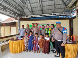 Anak Kembar Aldo–Aldi Antusias Ikuti Sunat Massal, Diantar Mobil Patroli dari Sidomulyo ke Polsek Penengahan