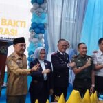 Peringatan HUT ke 76 Kantor Imigrasi Kelas II Non TPI Kalianda Ditandai Pemotongan Tumpeng Ketua DPRD Lamsel Diserahkan ke Kepala Kantor Pak Dedi, SH